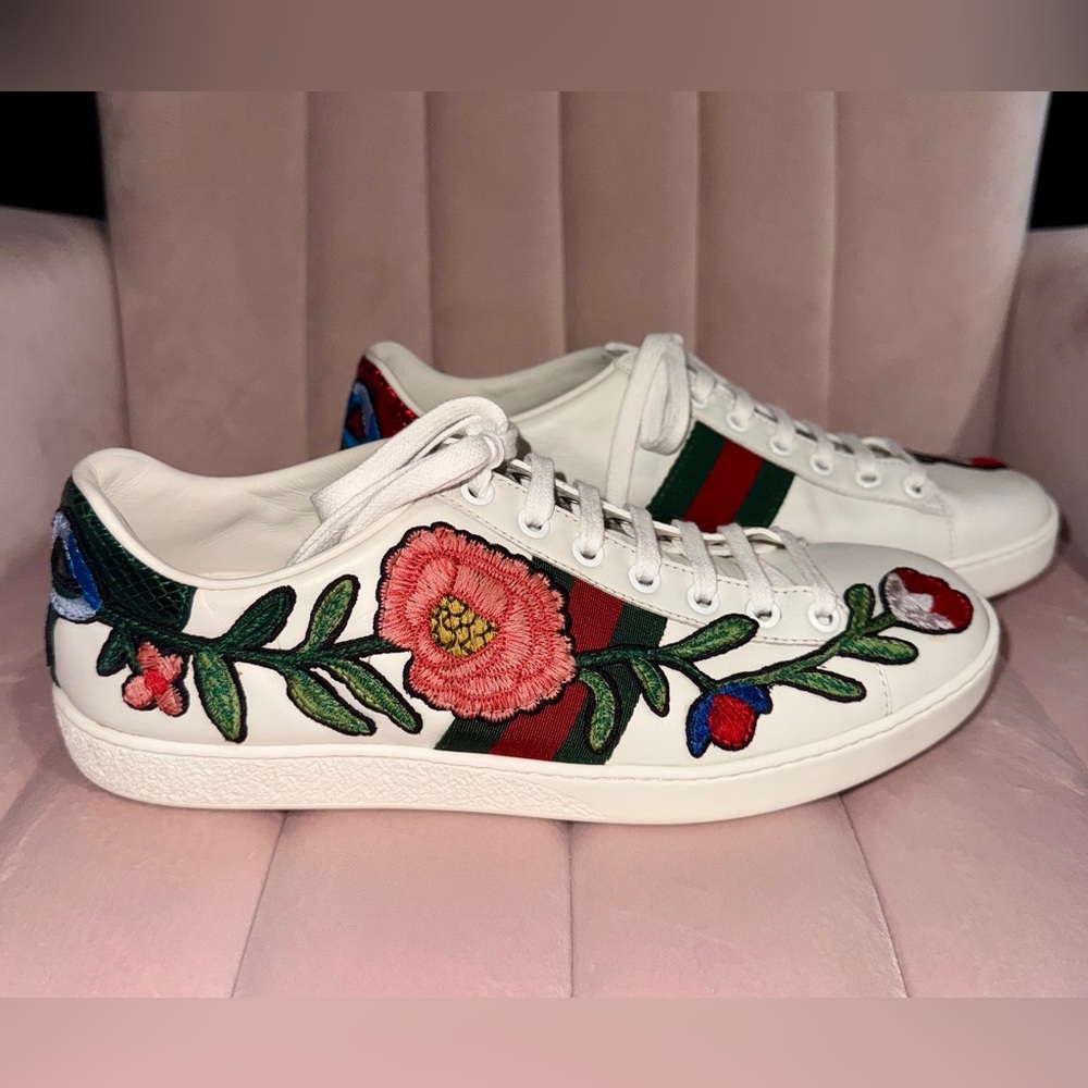 Gucci White Sneakers with Floral Embroidery